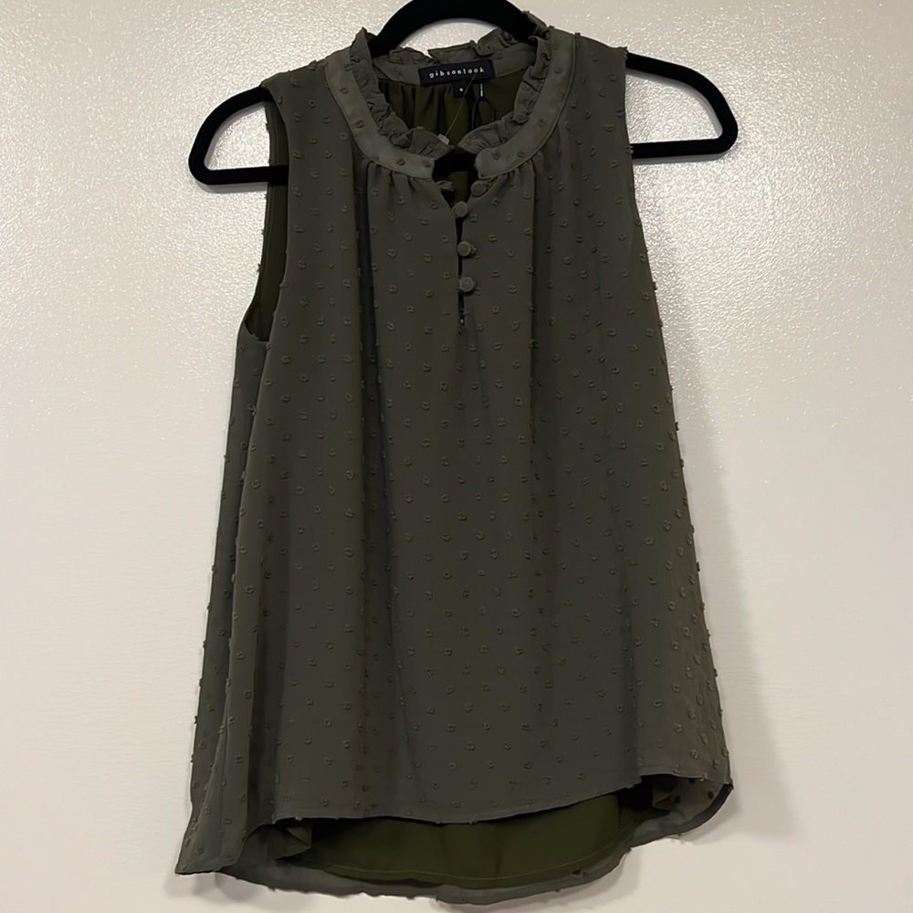 ‼️3 for $35‼️ - Gibsonlook - Olive Green Sleeveless swiss dot top - (#0611)